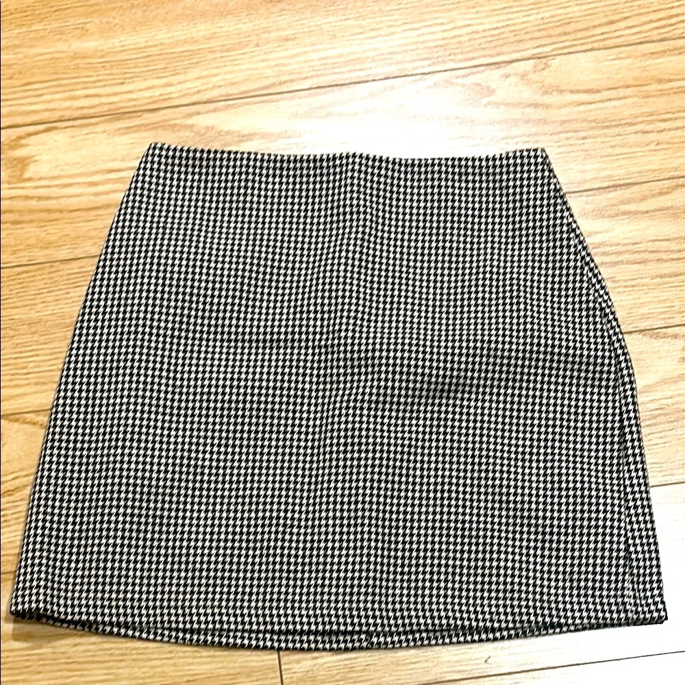Classic Black and White Houndstooth Skirt